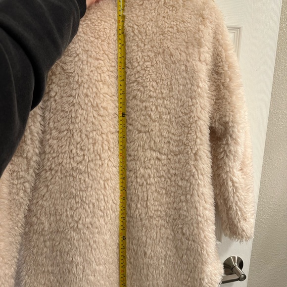 Faux Fur coat. Size M. - Picture 6 of 7